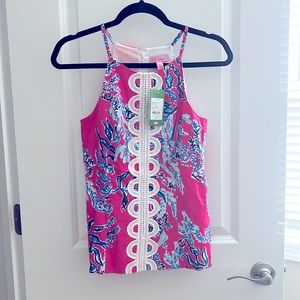 Woman’s lilly Pulitzer Annabella top in capri pink size 2